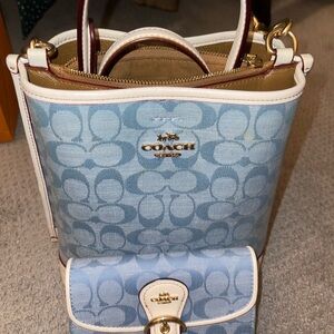 WALLET NOT INCLUDED. Chambray and ivory Coach bucket bag